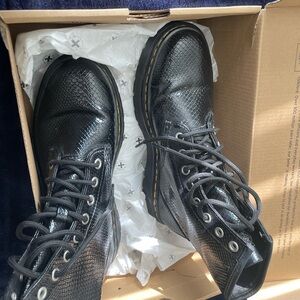 Doc marten’s Zavala reptile embossed, US size 7